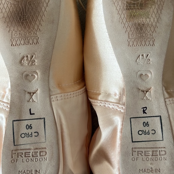 Freed of London point shoe - Picture 2 of 3